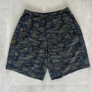 Lululemon Mens Workout Shorts, Large